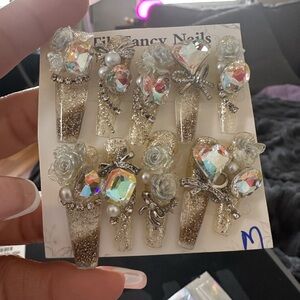 Water nails Glittering Nail Art Set with Rhinestones and Pearls